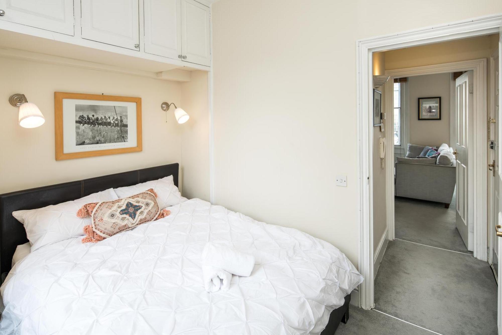 High-Ceiling Gorgerous Victorian Flat With Private Garden - 3 Mins To Hyde Park, Kensington Palace, 8 Mins Nottinghill, High Street Kensington Station London Exterior photo