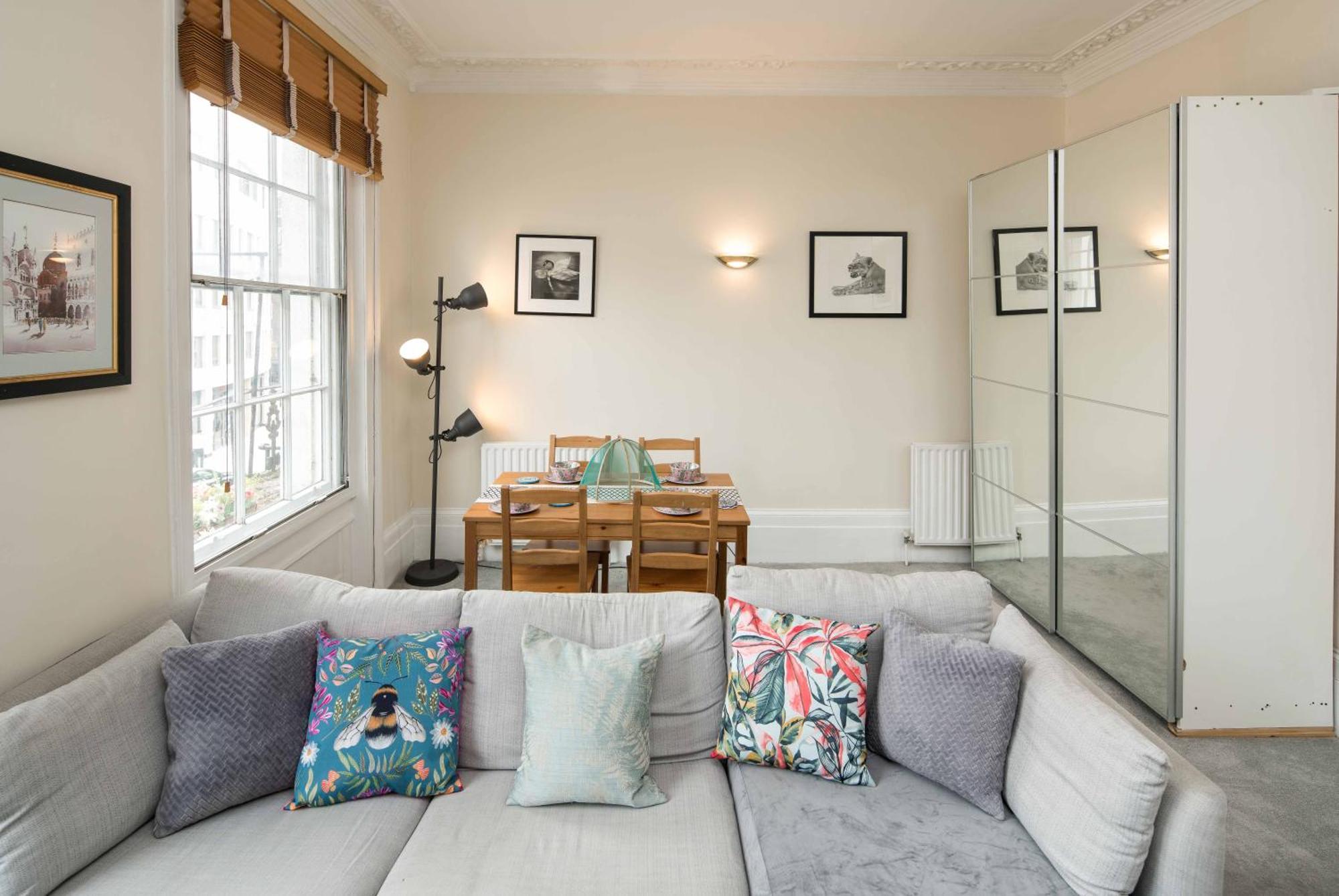 High-Ceiling Gorgerous Victorian Flat With Private Garden - 3 Mins To Hyde Park, Kensington Palace, 8 Mins Nottinghill, High Street Kensington Station London Exterior photo