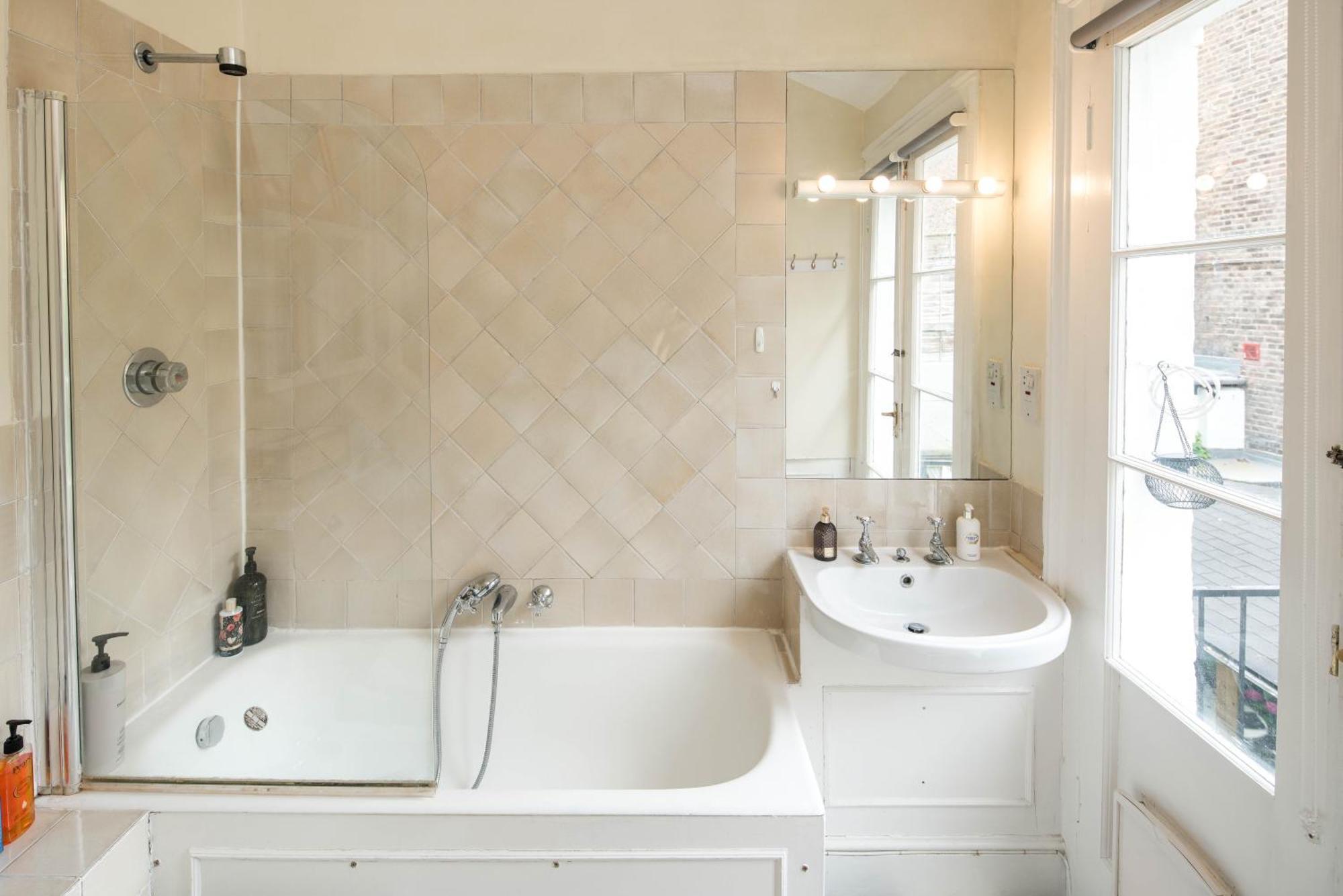 High-Ceiling Gorgerous Victorian Flat With Private Garden - 3 Mins To Hyde Park, Kensington Palace, 8 Mins Nottinghill, High Street Kensington Station London Exterior photo